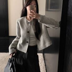 批发2025春秋年轻新款时尚香风<b class='q'>外套</b>气质复古圆领单排上衣条纹宽松