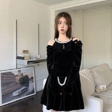 批发秋冬时尚法式赫本挂脖长袖小黑裙2025金丝绒收腰显瘦蝴蝶结连衣裙