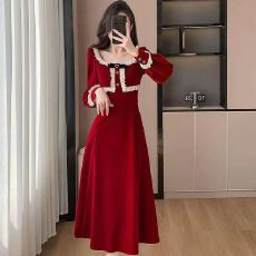 批发法式红色方领丝绒连衣裙女秋冬季高级感气质小红裙新年战袍小礼裙