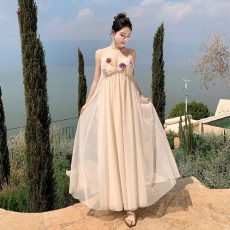 批发2025年吊带连衣裙女夏日绝美碎花裙度假风海边穿搭小个子仙女裙子
