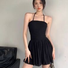 批发2025低领吊带连衣裙女夏天气质千金收腰包臀短裙小心机裙子