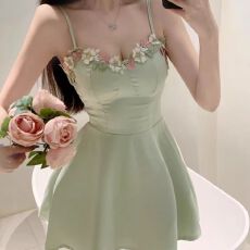 批发【有胸垫】莫奈花园夏季气质时尚短裙碎花新款连衣裙收腰2025