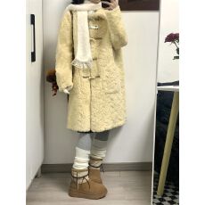 批发黄色软糯糯环保羊羔毛牛角扣<b class='q'>中长款</b>温柔慵懒宽松皮毛一体冬外套女