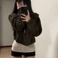 批发美式复古短款咖色夹克外套秋季2025新款翻领美拉德穿搭棒球服女潮