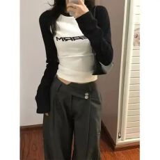 批发长袖<b class='q'>t</b><b class='q'>恤</b>早春秋冬设计感内搭修身打底衫辣妹<b class='q'>紧身</b>短款上衣