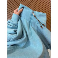 批发清冷感拿捏~冰川蓝保暖亲肤毛巾绒慵懒立领半拉链<b class='q'>卫衣</b>