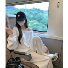 批发韩系chic慵懒风宽松白色斜肩上衣女早<b class='q'>春</b>爆款露肩卫衣潮两件套