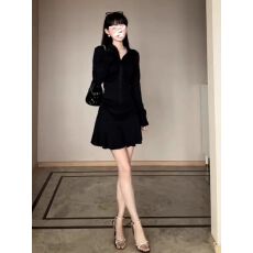 批发黑色褶皱长袖<b class='q'>衬衫</b>连衣裙子女早秋季2026新款辣妹修身收腰a字短裙