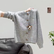 批发灰色小狗刺绣加绒长袖针织开衫<b class='q'>毛衣外套</b>秋冬新款可外穿上衣女