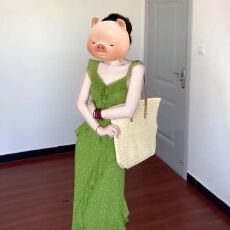 批发法式绿色碎花荷叶边V领吊带<b class='q'>连衣裙</b>女夏季2026新款<b class='q'>修身</b>显瘦长裙子
