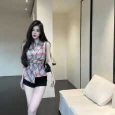 批发V领格子设计绑带无袖上衣2024夏新款红蓝格子挂脖背心