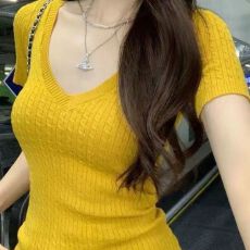 批发巧克少女纯欲风黄色V领针织短袖<b class='q'>女装</b>夏季新款紧身弹力收针织上衣