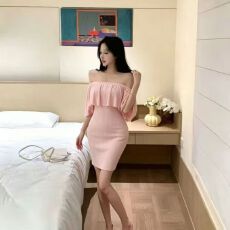 批发纯欲风荷叶边露肩抹胸<b class='q'>连衣裙</b>女夏季性感收腰显身材<b class='q'>包臀</b>裙气质短裙