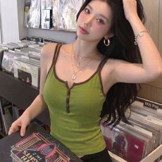 批发绿色多巴胺单排扣双肩带吊带背心女夏季纯欲辣妹单穿<b class='q'>修身</b>内搭上衣
