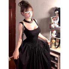 批发法式赫本风黑色吊带<b class='q'>连衣裙</b>长款绝美夏日掐腰长裙子收腰小黑裙套装