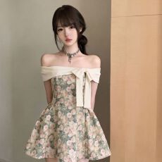 批发法式复古一字肩碎花<b class='q'>连衣裙</b>2026蝴蝶结<b class='q'>露肩</b>收腰生日出片裙短裙女