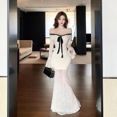 批发法式白色一字肩长袖<b class='q'>连衣裙</b>女早秋季巨好看纯欲气质收腰修身长裙子