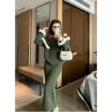 现现~秋冬款气质时尚修身毛茸茸绿色辣妹上衣+半身裙孕妈两件套