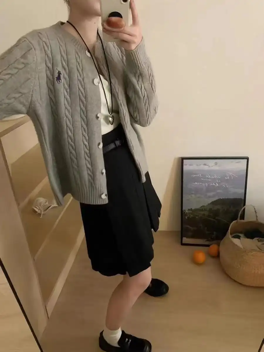 라운드넥 자수 꽈배기 니트 가디건 상세 이미지 3