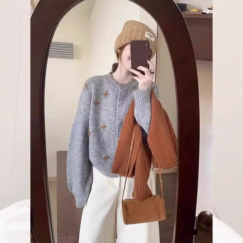 프렌치 네이비 자수 루즈핏 가디건 상세 이미지 2