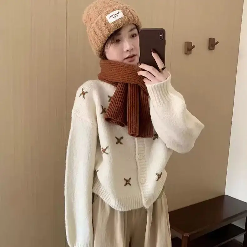 프렌치 네이비 자수 루즈핏 가디건 상세 이미지 3