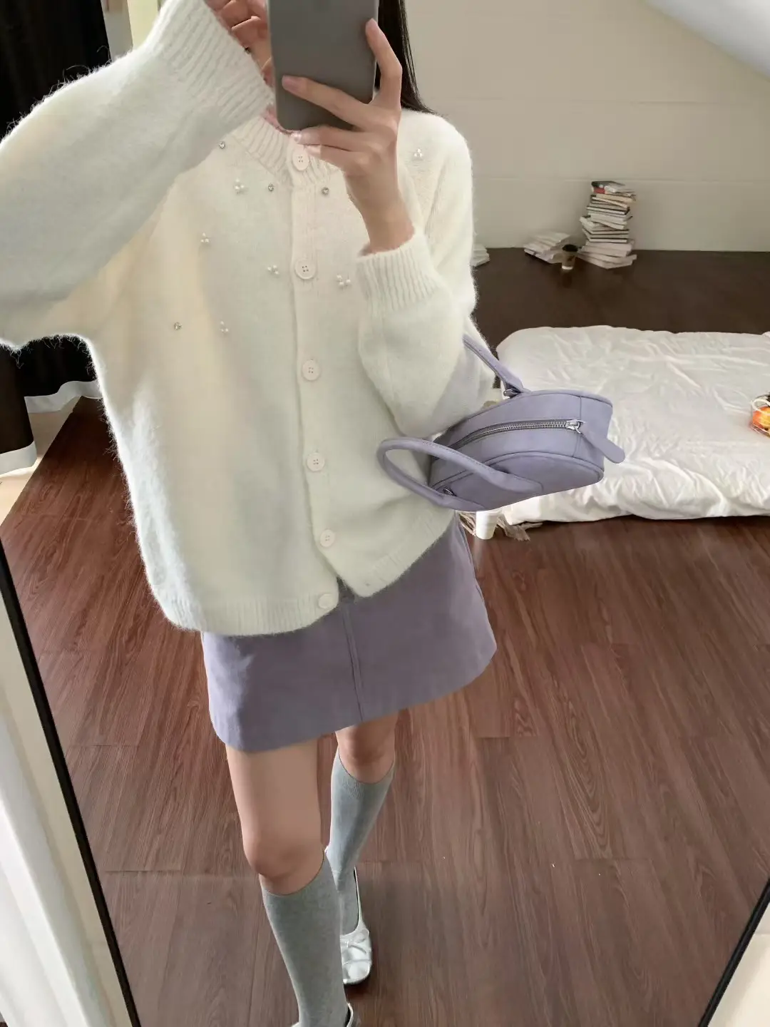 비즈 디테일 라운드넥 버튼 가디건 상세 이미지 3