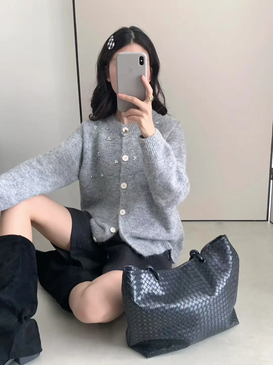 비즈 디테일 라운드넥 버튼 가디건 상세 이미지 4
