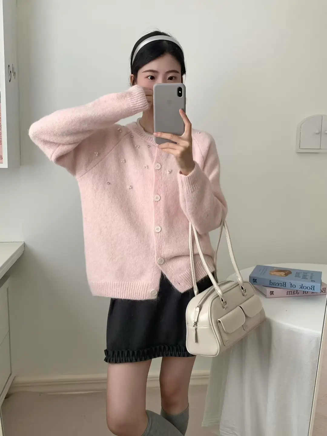 비즈 디테일 라운드넥 버튼 가디건 상세 이미지 8