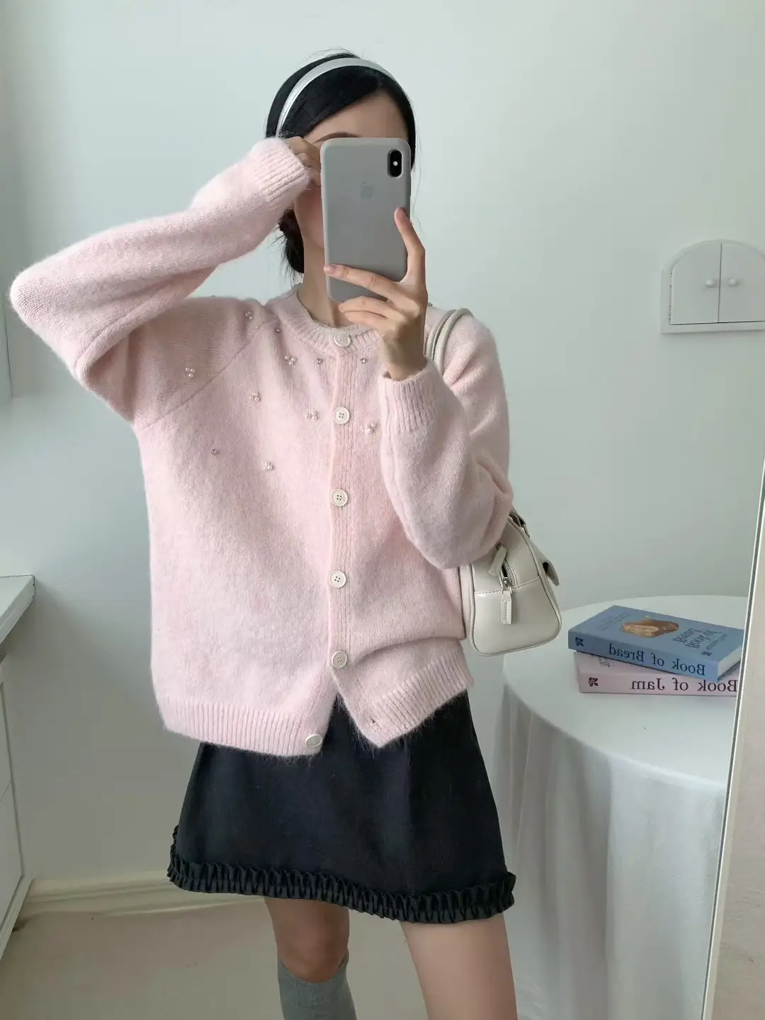 비즈 디테일 라운드넥 버튼 가디건 상세 이미지 9