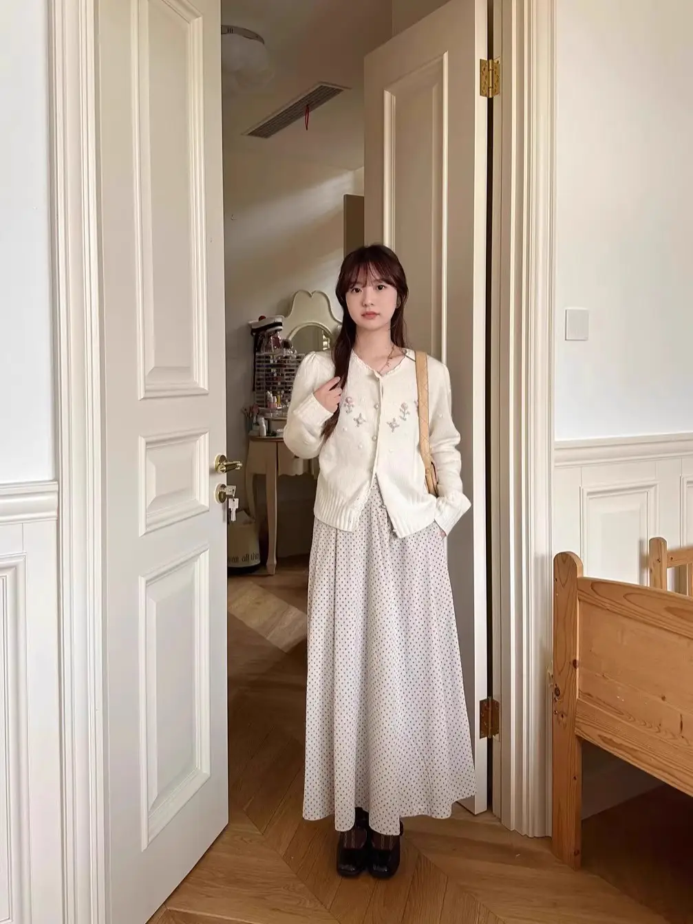 한국인기 입체 플라워 라운드넥 가디건 상세 이미지 4