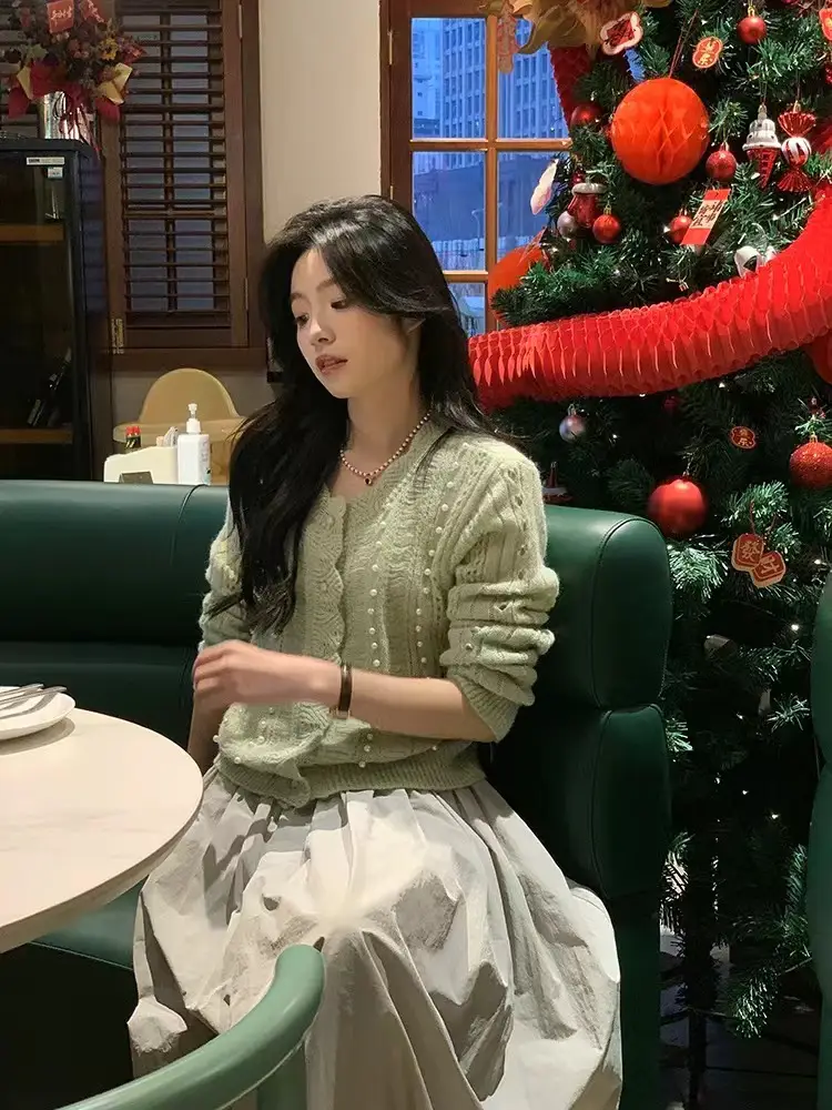 진주 장식 크롭 니트 가디건 상세 이미지 5