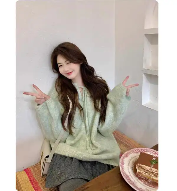 부드러운 루즈핏 라운드넥 니트 상세 이미지 4