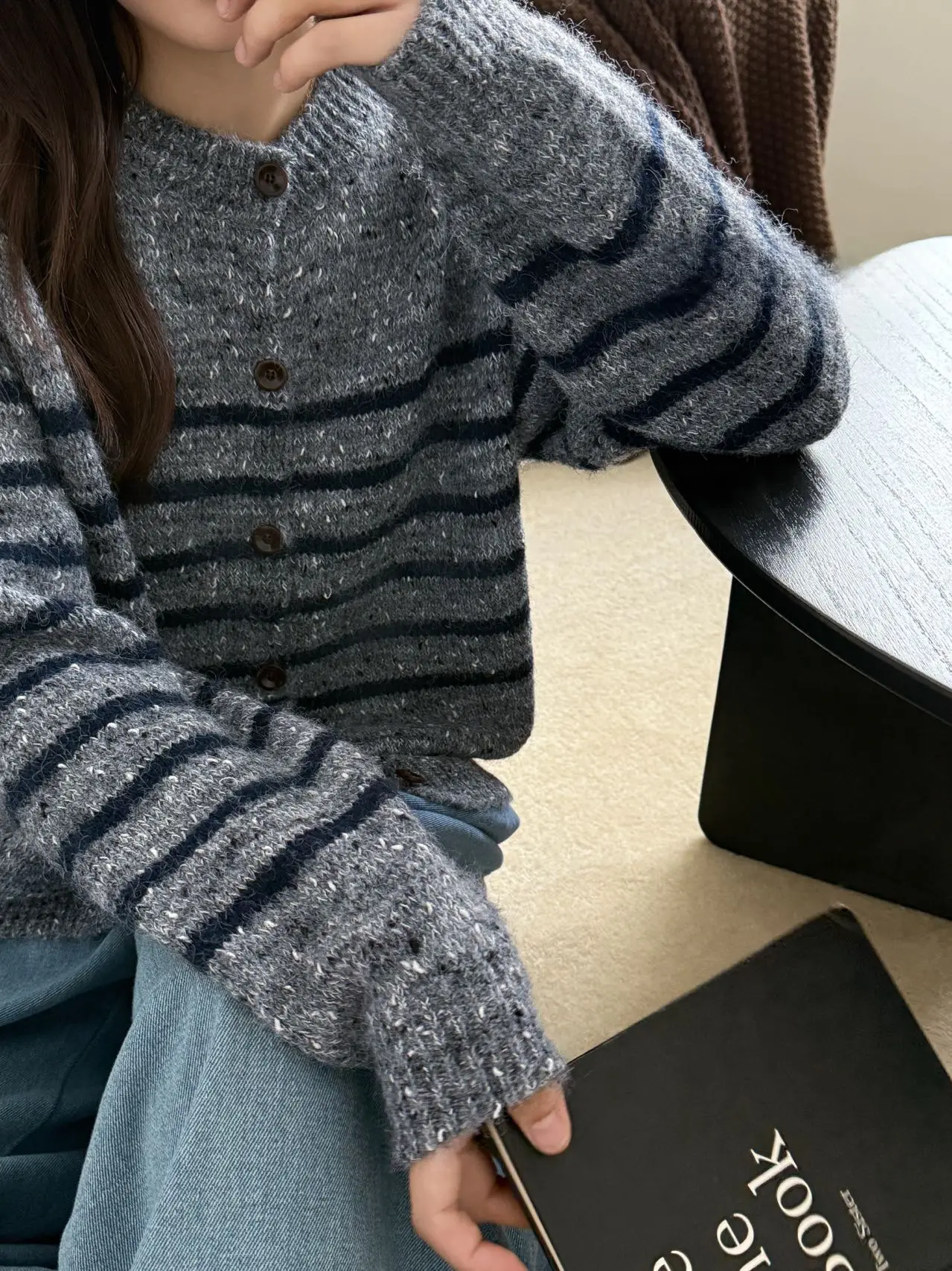 스트라이프 단추 가디건 상세 이미지 3