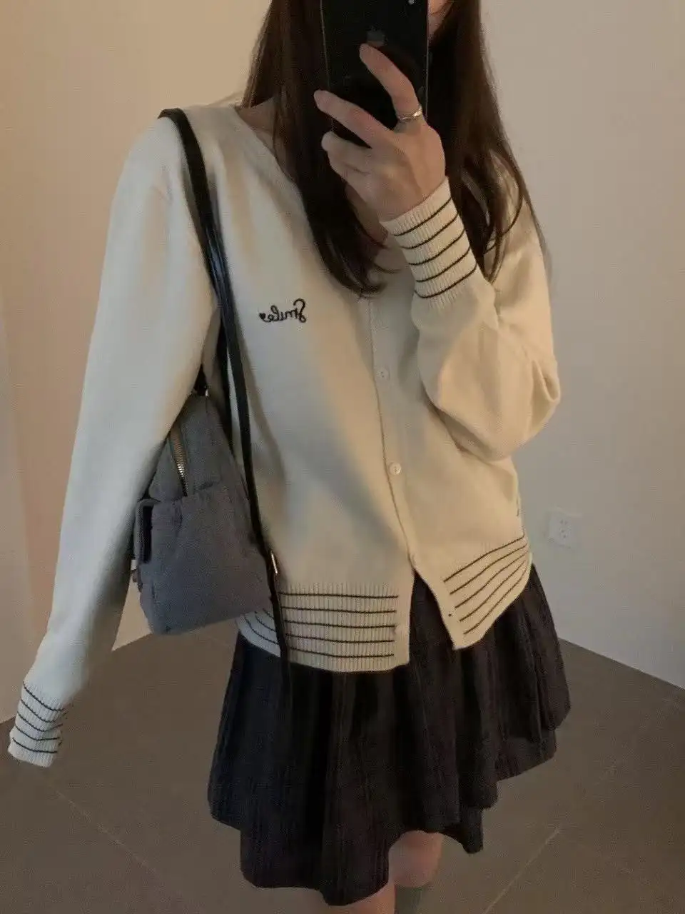 V넥 니트 가디건 상세 이미지 3