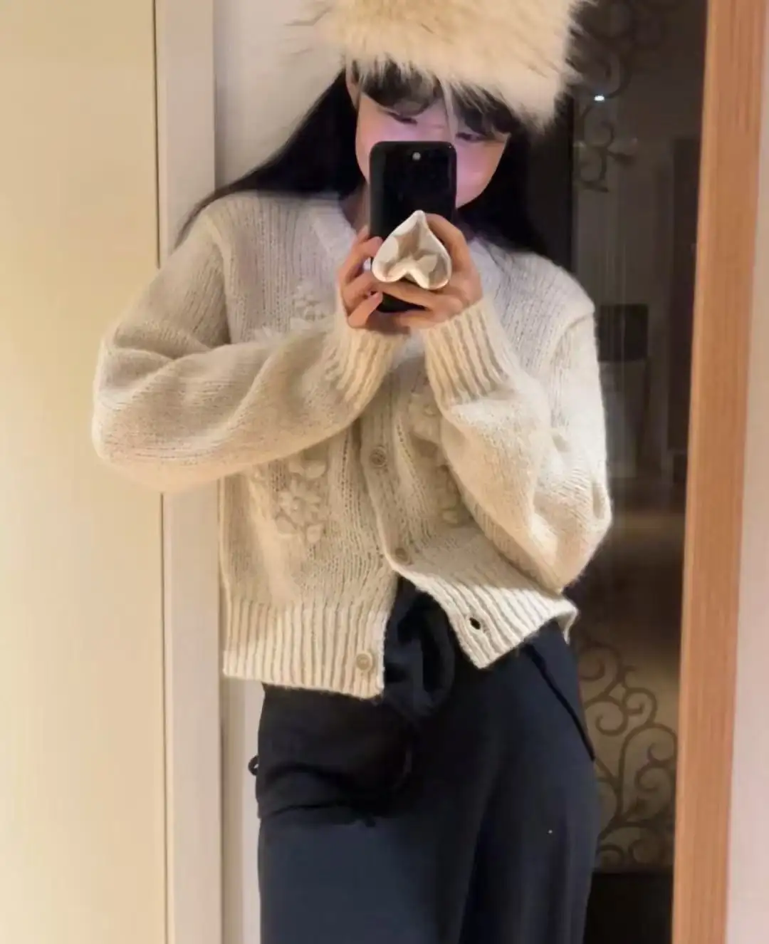 플라워 자수 라운드넥 울 혼방 니트 가디건 상세 이미지 3