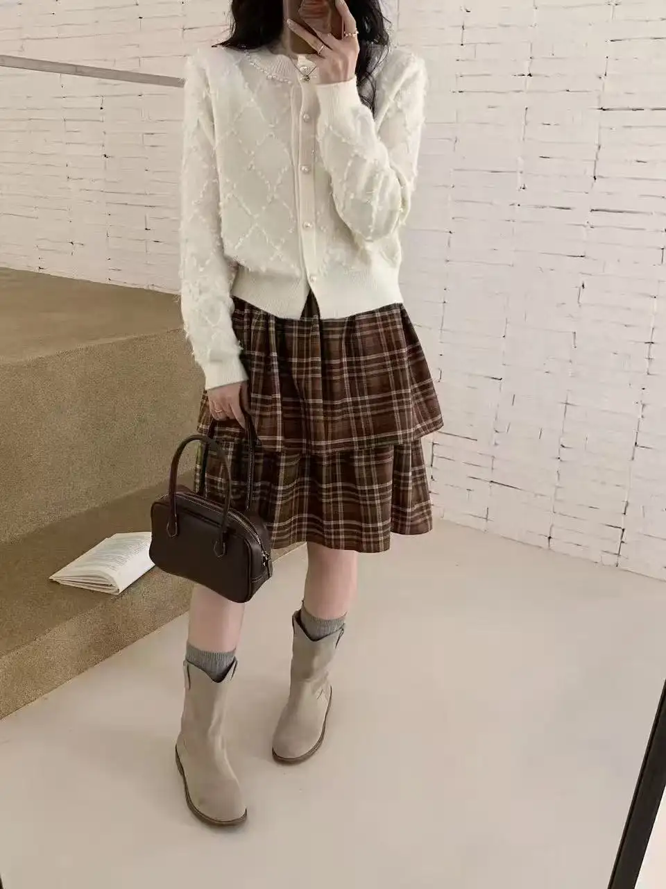 퀼팅 패턴 라운드넥 니트 가디건 상세 이미지 2