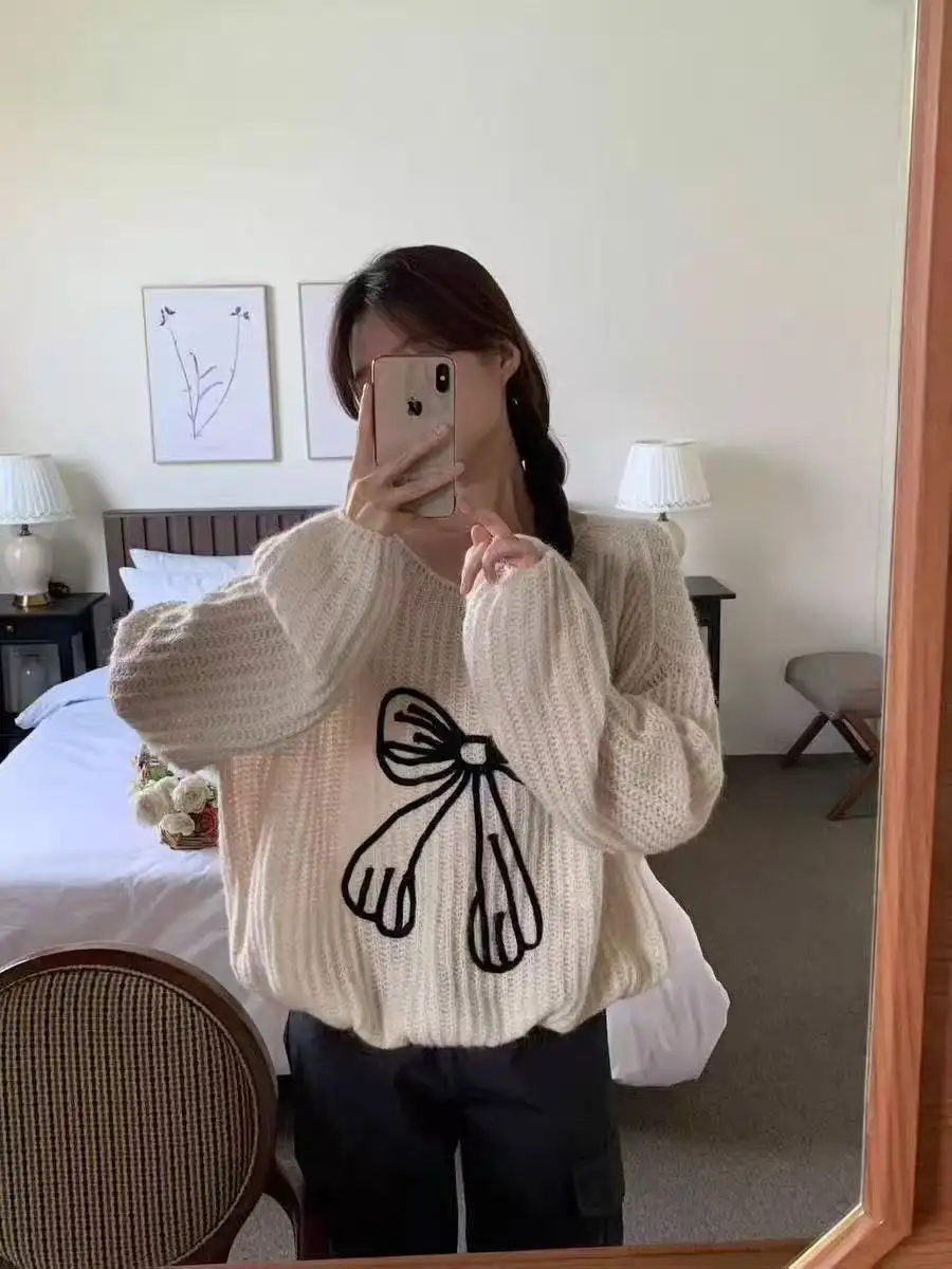 앞뒤 양면 착용 리본 자수 니트 상세 이미지 5