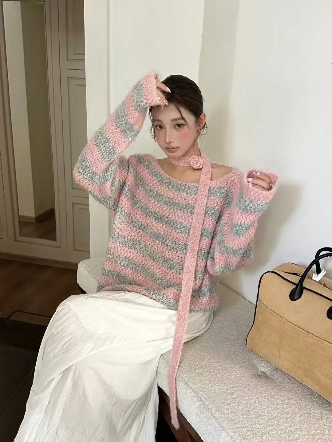 오프숄더 스트라이프 니트