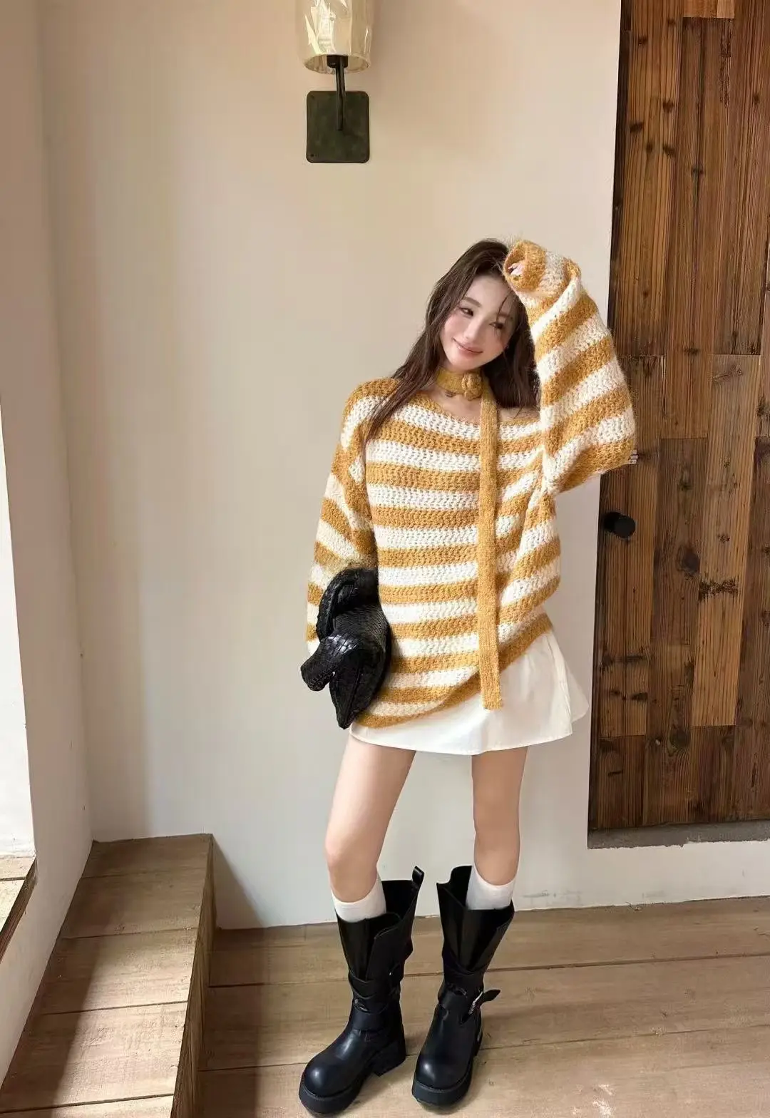 오프숄더 스트라이프 니트 상세 이미지 6