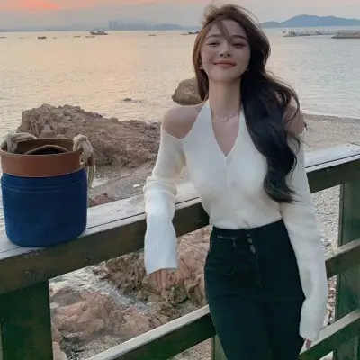 오프숄더 홀터넥 니트