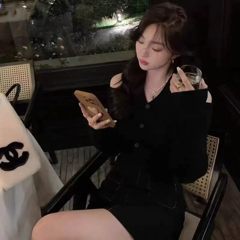 오프숄더 홀터넥 니트 상세 이미지 2
