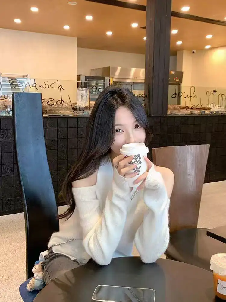 오프숄더 홀터넥 니트 상세 이미지 3