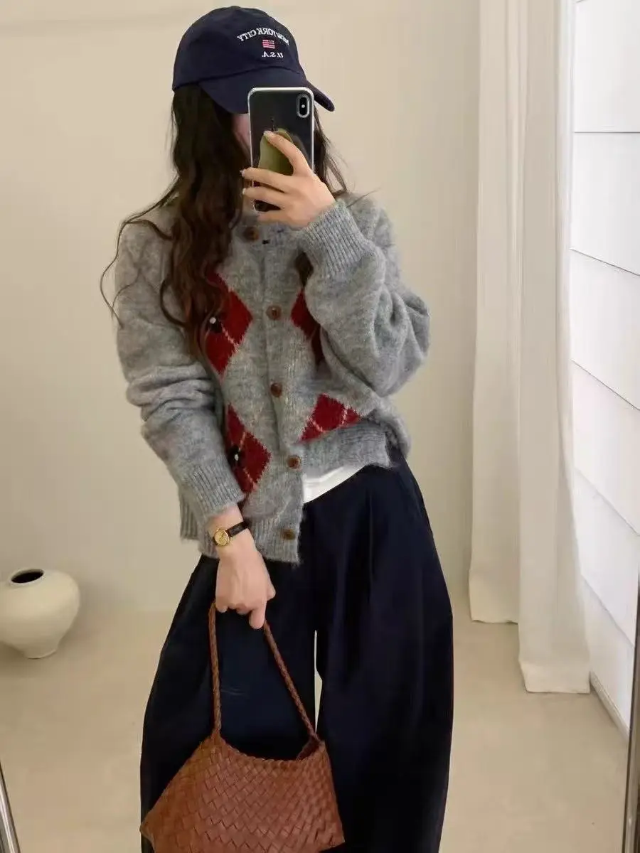레트로 다이아몬드 자수 라운드넥 가디건 상세 이미지 1