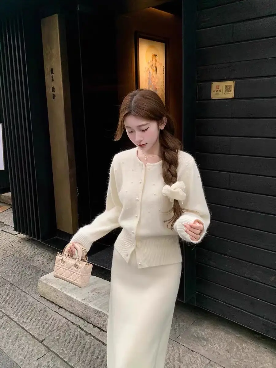프렌치 스타일 토끼털 비딩 라운드넥 니트 가디건 상세 이미지 4