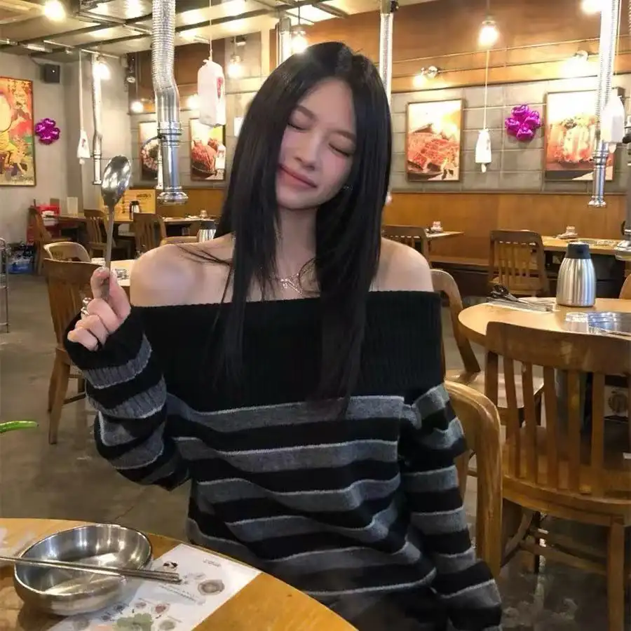 스트라이프 오프숄더 니트