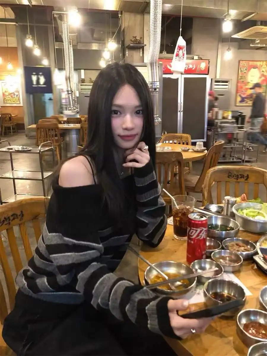 스트라이프 오프숄더 니트 상세 이미지 3