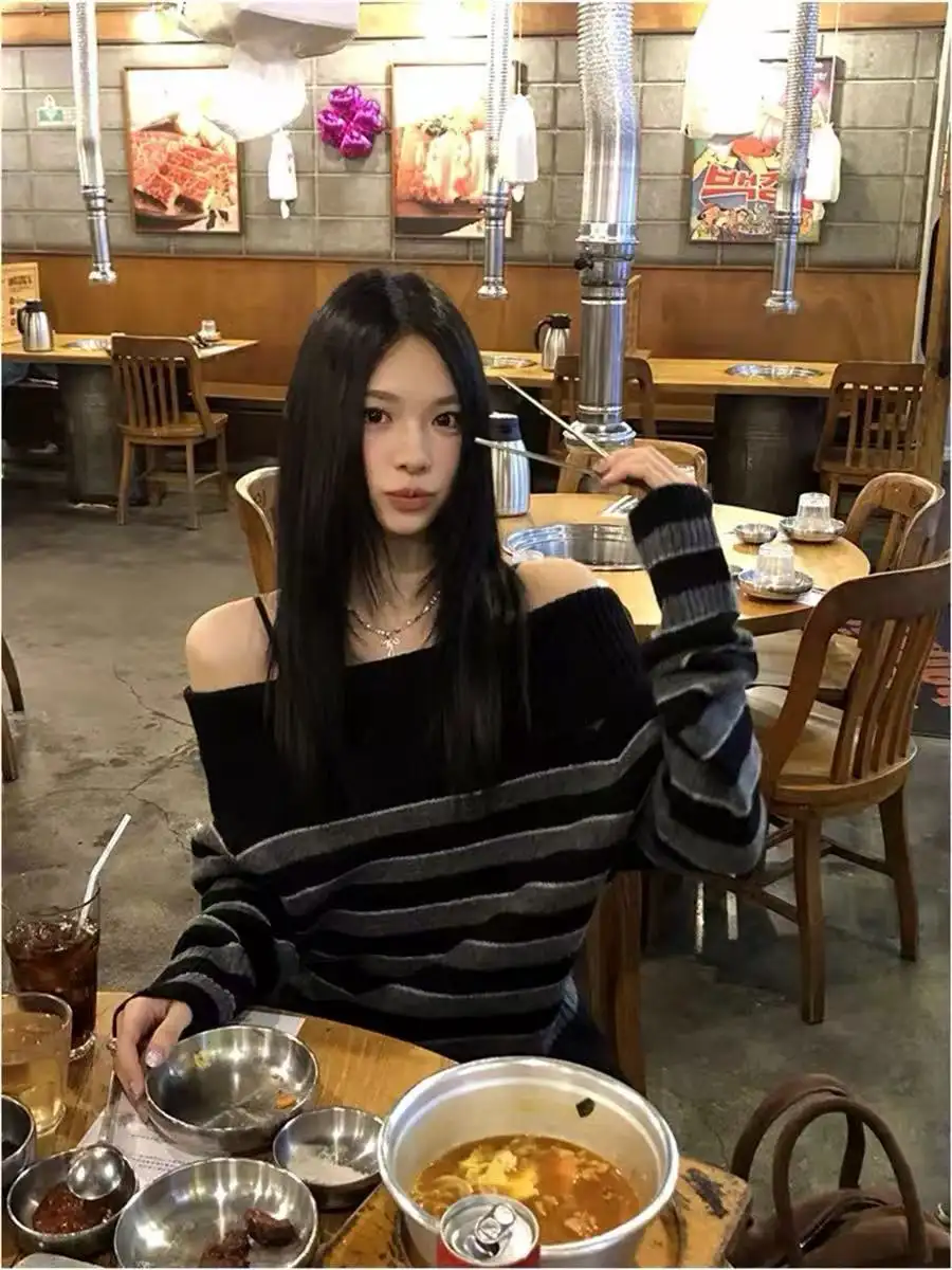 스트라이프 오프숄더 니트 상세 이미지 4