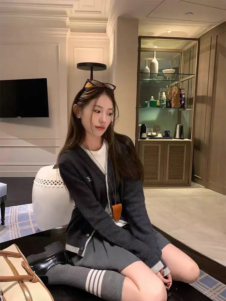 프레피 배색 자수 니트 가디건 상세 이미지 6