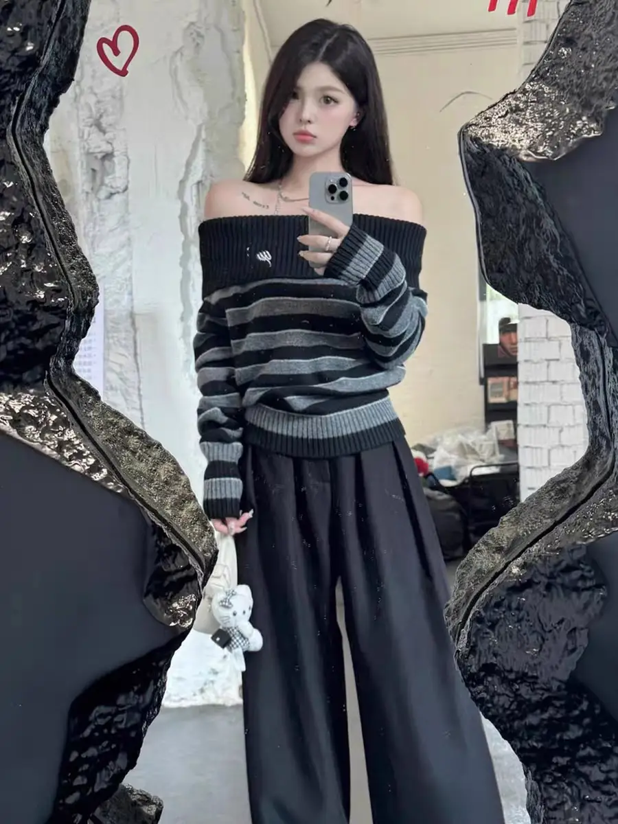 투톤 오프숄더 긴소매 니트