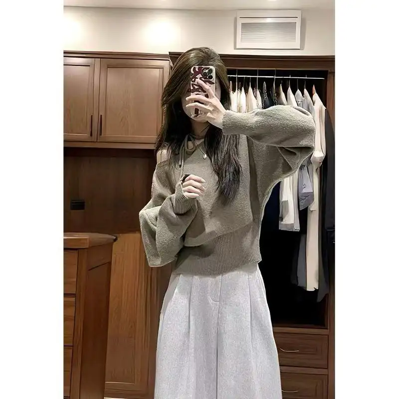 비대칭 넥라인 오프숄더 니트 상세 이미지 2